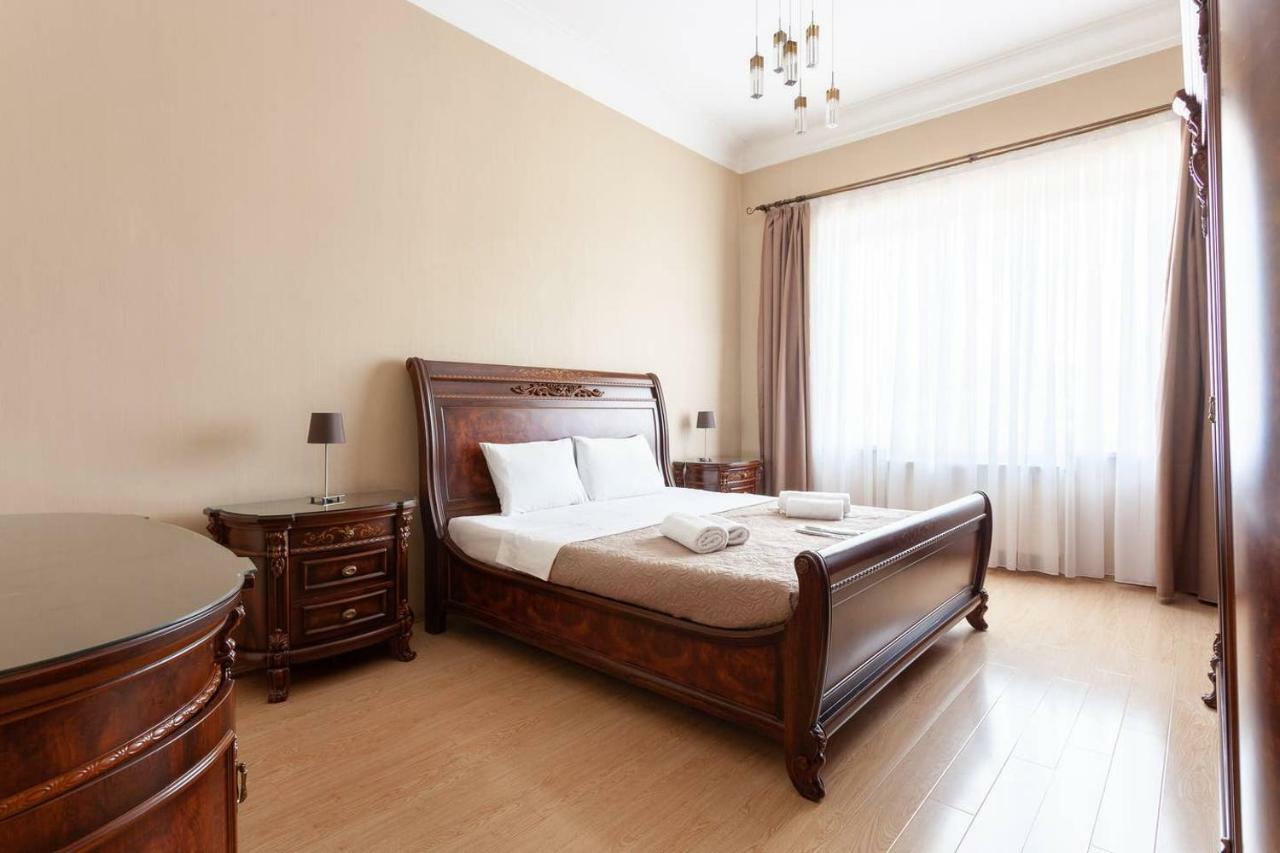 Wehost Apartment On A Colorful Street 第比利斯 外观 照片