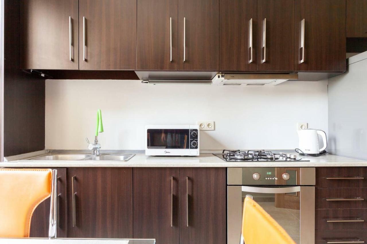 Wehost Apartment On A Colorful Street 第比利斯 外观 照片